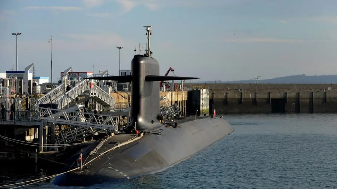 Pháp: 5 UAV xuất hiện ở căn cứ tàu ngầm hạt nhân